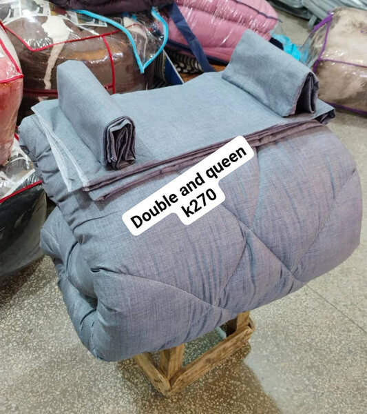 1 Duvet ,2 pillow cases and 1 flat sheet grey