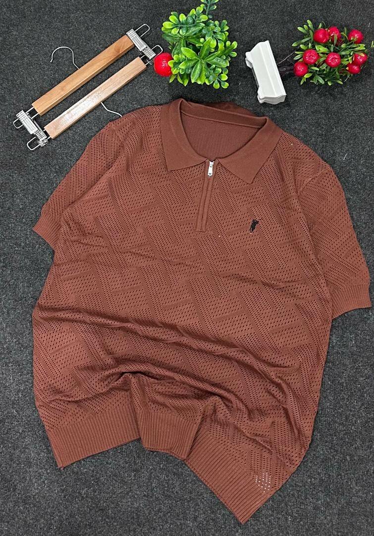 Polo en tricot rayé élégant