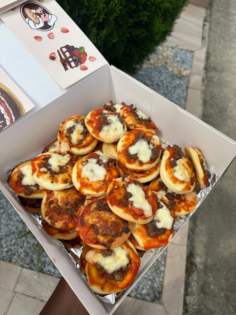 Boîte de Mini Pizzas & pastel