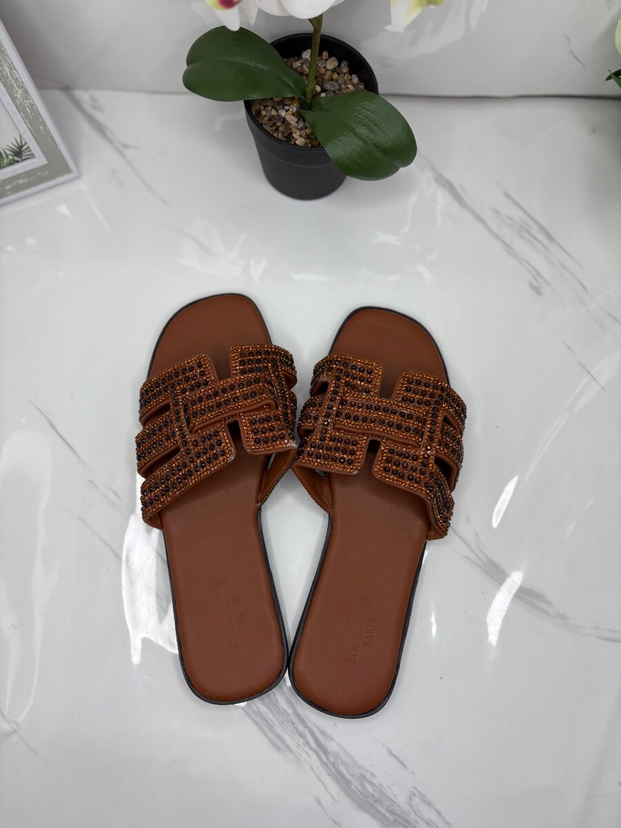 Sandales plates en cuir élégantes