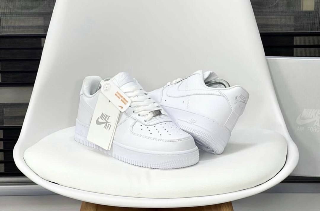 NIKE AIRFORCE ALL WHITE