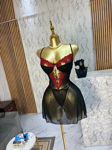 Nuisette transparente sexy