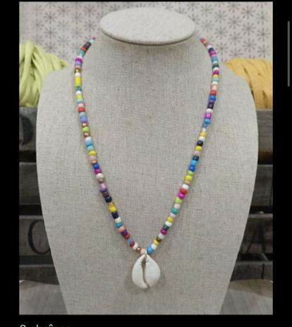 Colliers perles et coquillages