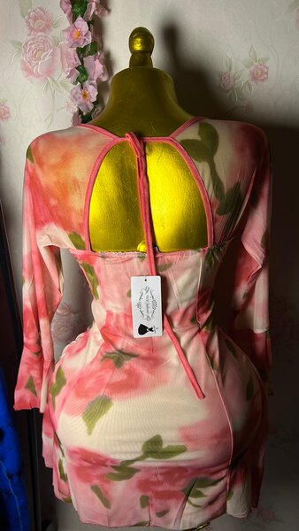 Robe moulante fleurie élégante