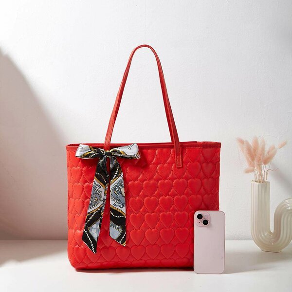 Sac cabas rouge élégant cœur