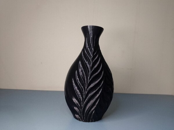 Noir leaf vase