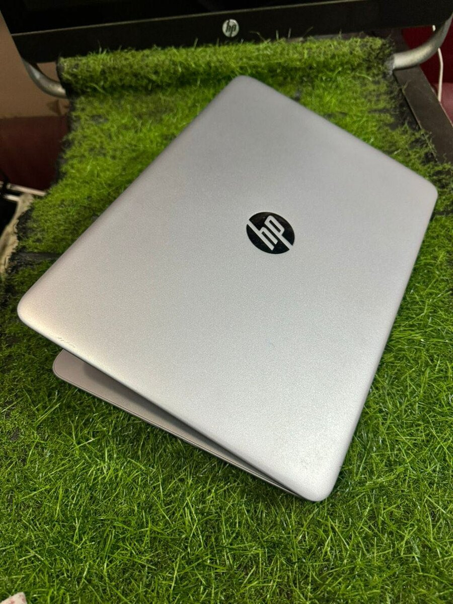 Hp elitebook 840 G3 processor :core i5 RAM 8GB SSD 256GB