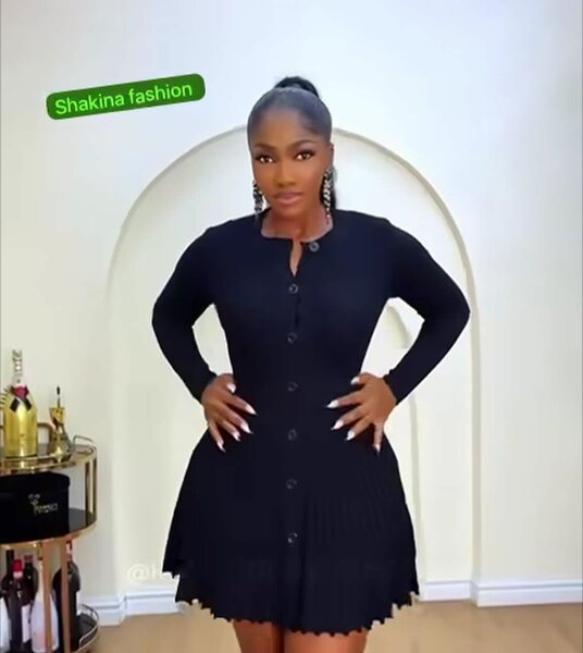 Robe ajustée noire élégante