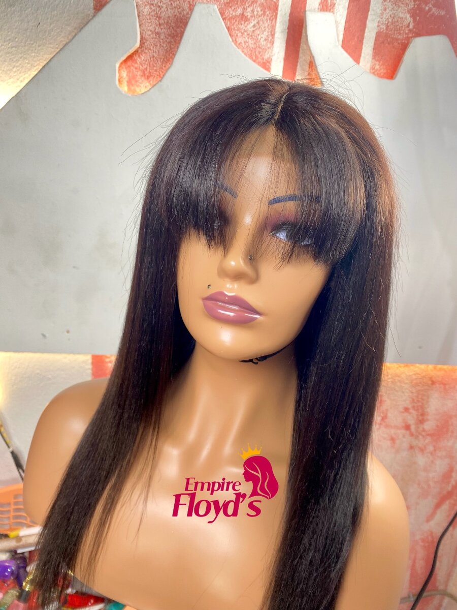 Perruque lisse avec frange