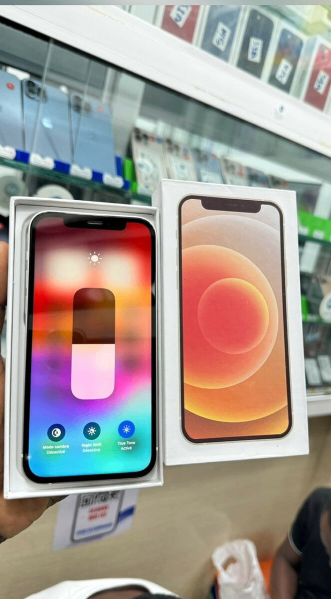 iPhone 12 simple quasi neuf