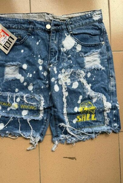 Shorts en jean déchirés tendance