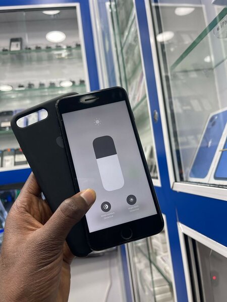 iPhone avec Étui de Protection