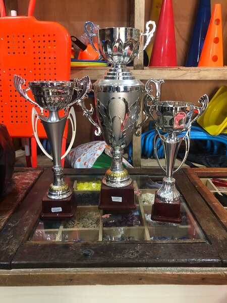 Coupes en métal élégantes