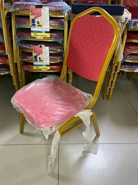 Chaise empilable en métal