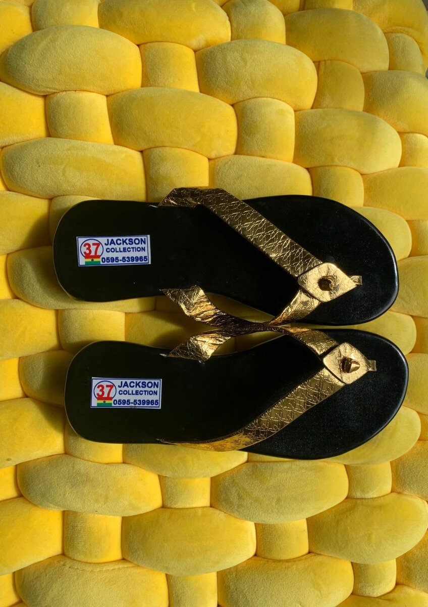 Tongs en cuir élégants