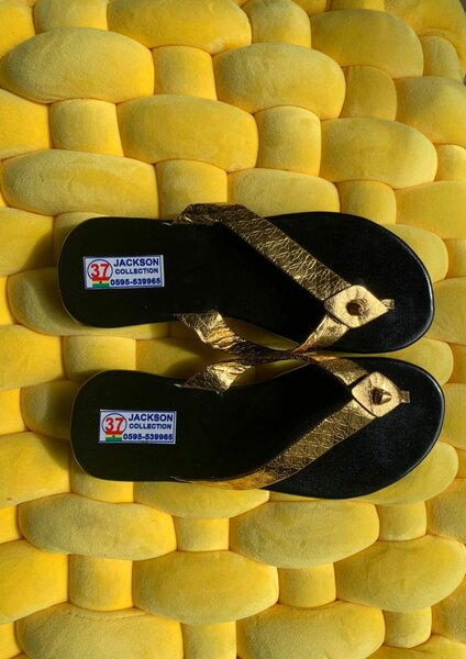 Tongs en cuir élégants