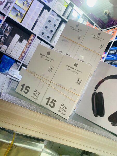 Original iPhone 15,16 series charger