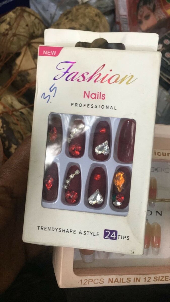 Press on nails