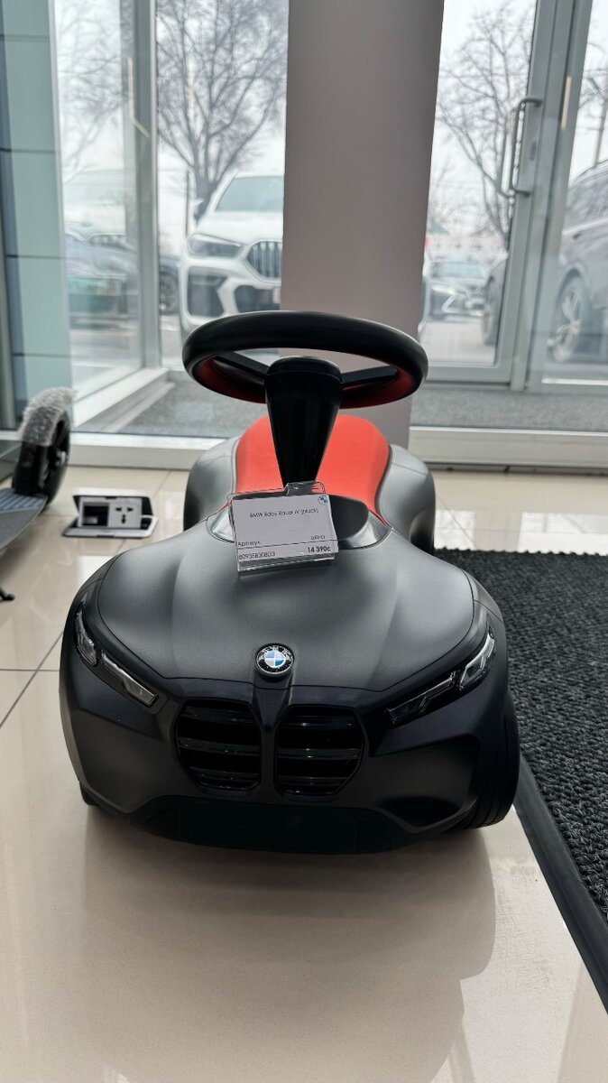 Детский автомобиль толокар БМВ