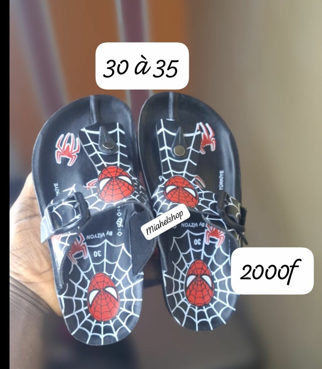 Sandale matière gomme