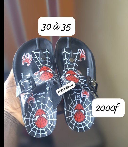 Sandale matière gomme