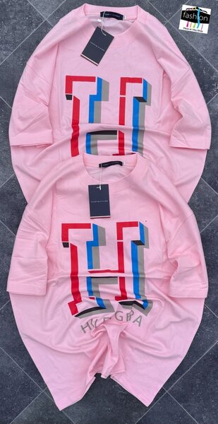 T-shirt rose graphique