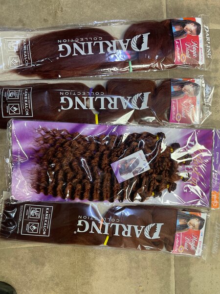 Cheveux synthétiques bouclés