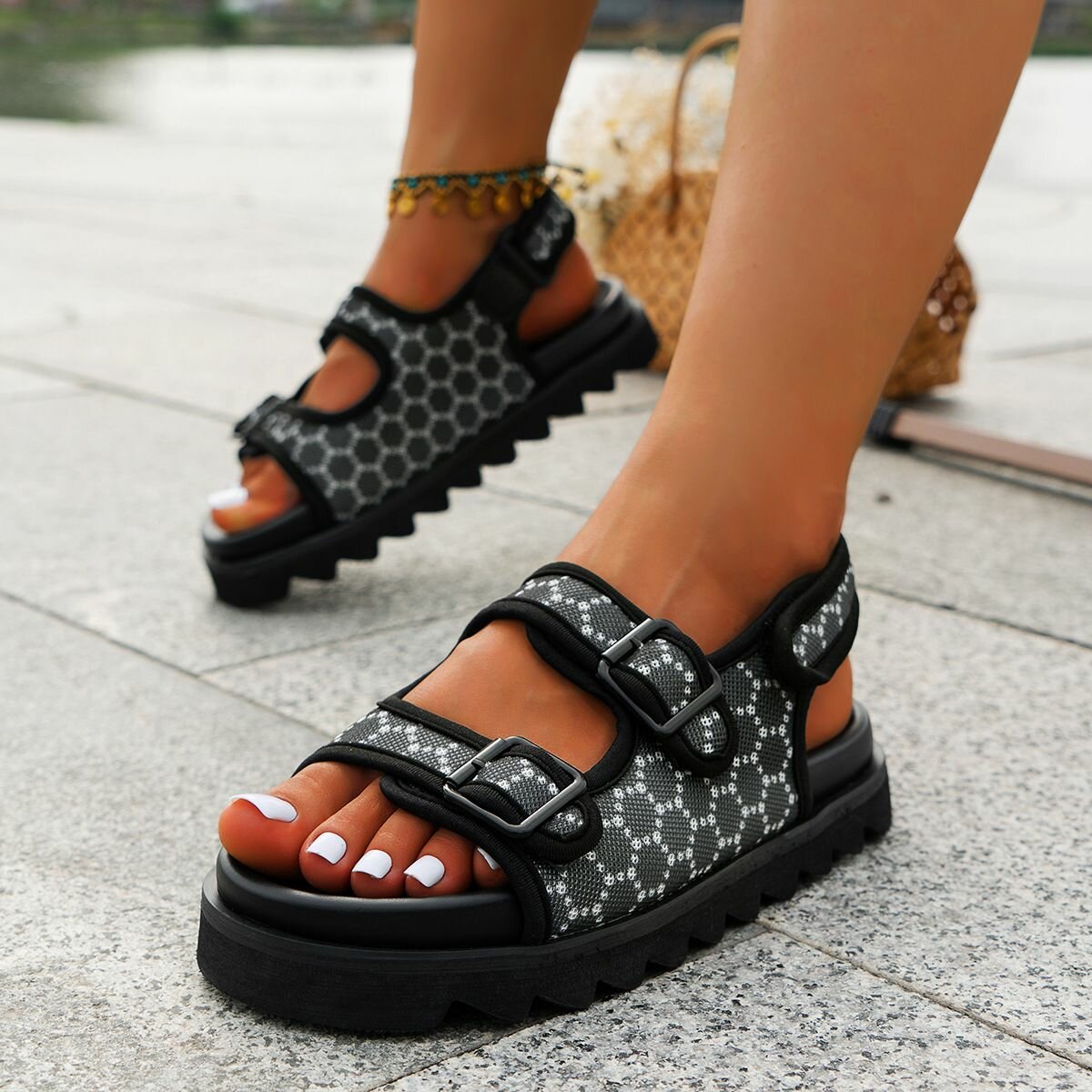Ladies sandals