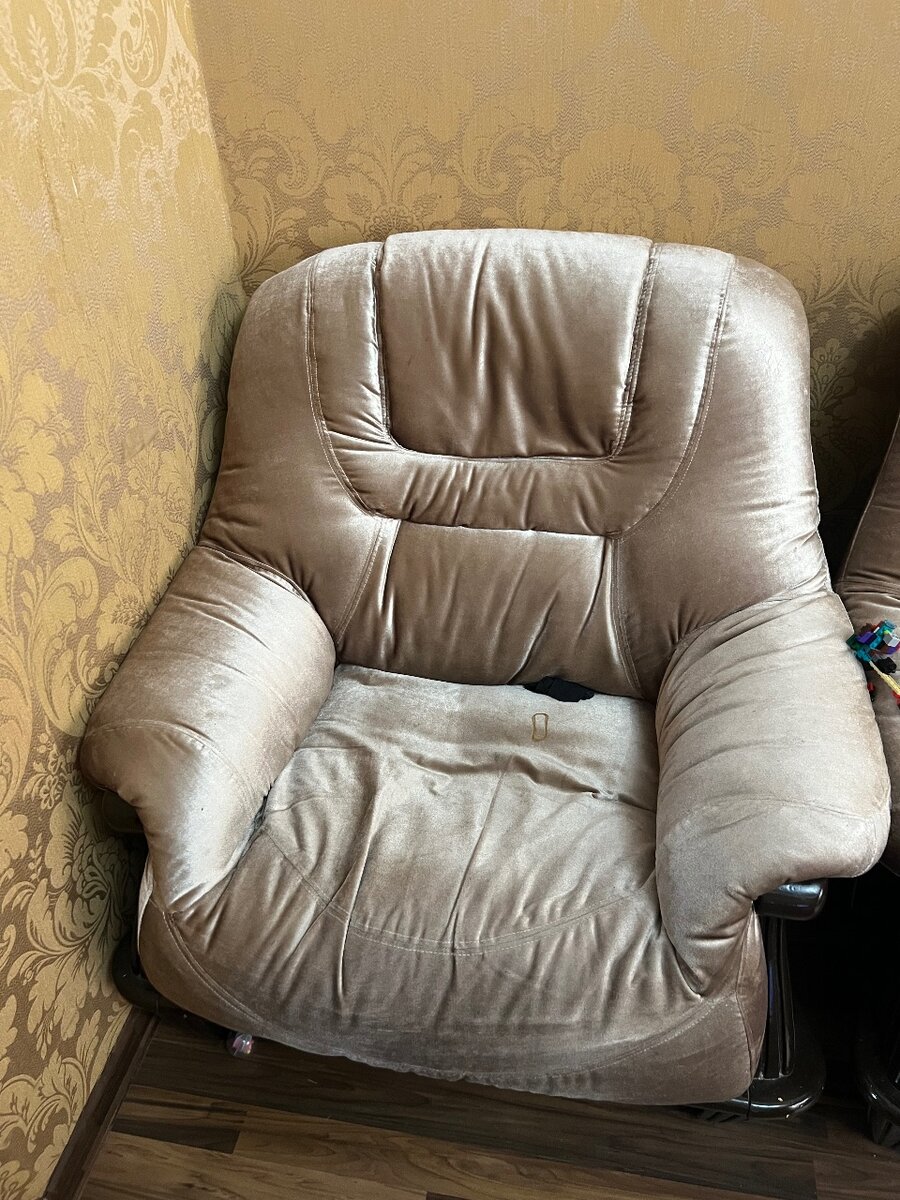 Классическое кресло в хорошем состоянии.