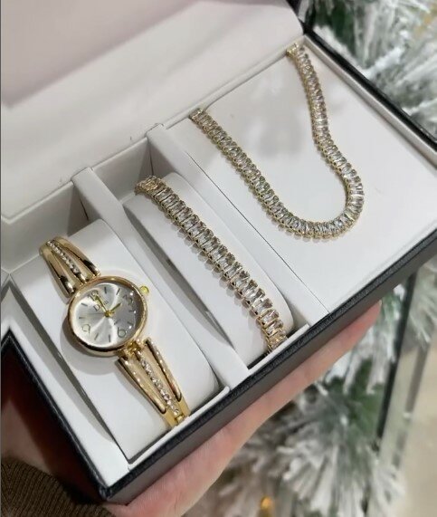 Комплект красивых украшений с часами