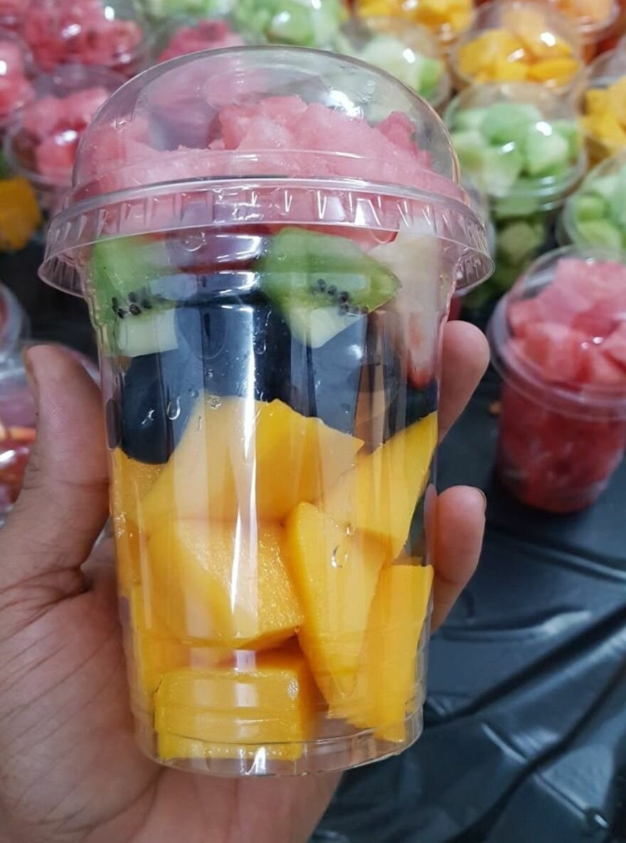 Coupes de fruits frais variés