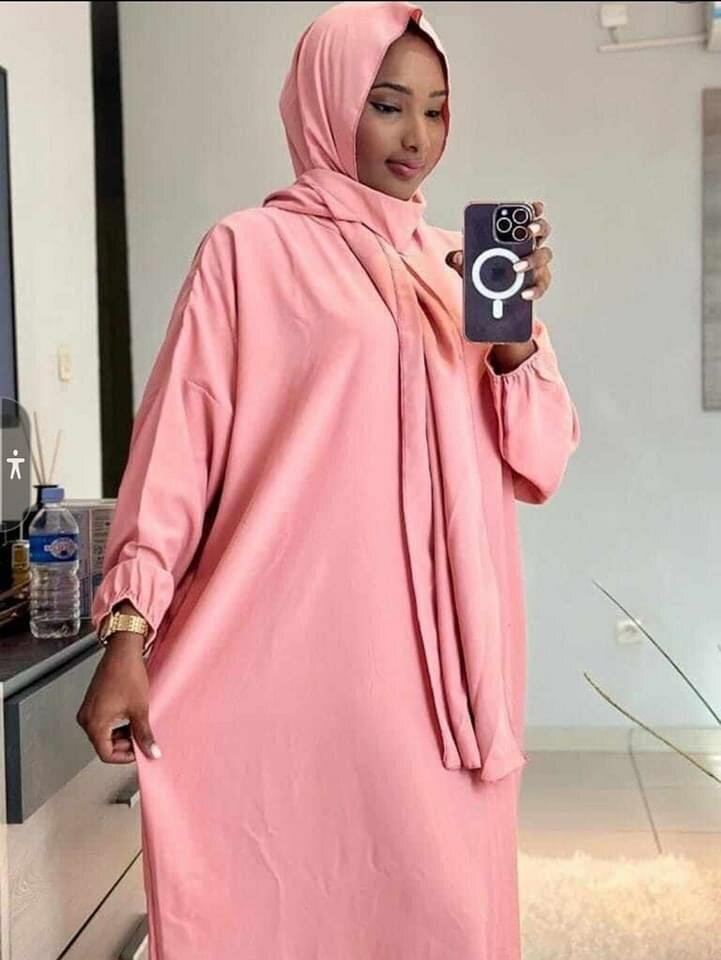 Robes avec foulard collé