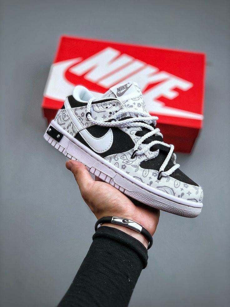 Nike Sneakers Graffiti Style