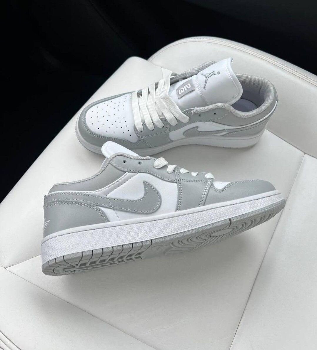 Baskets basses blanches et noires
