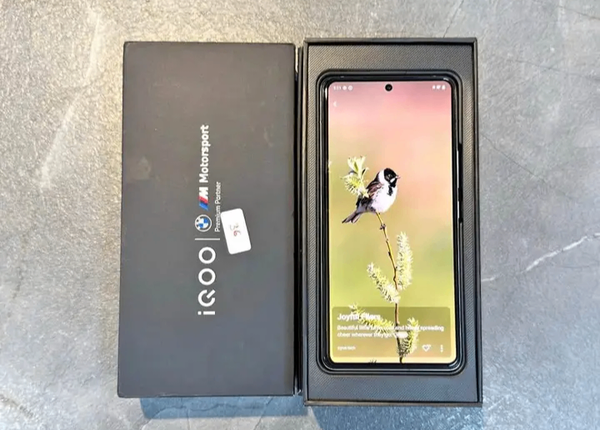 Smartphone iQOO BMW Edition
