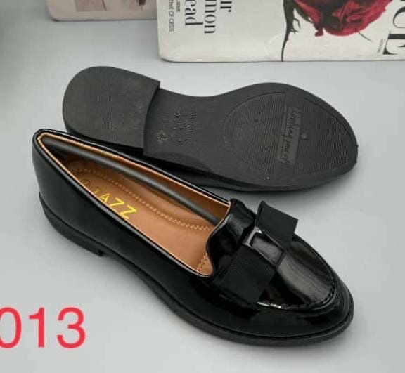 Flat corporate shoes