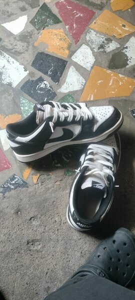 Chaussures sneakers noir et blanc