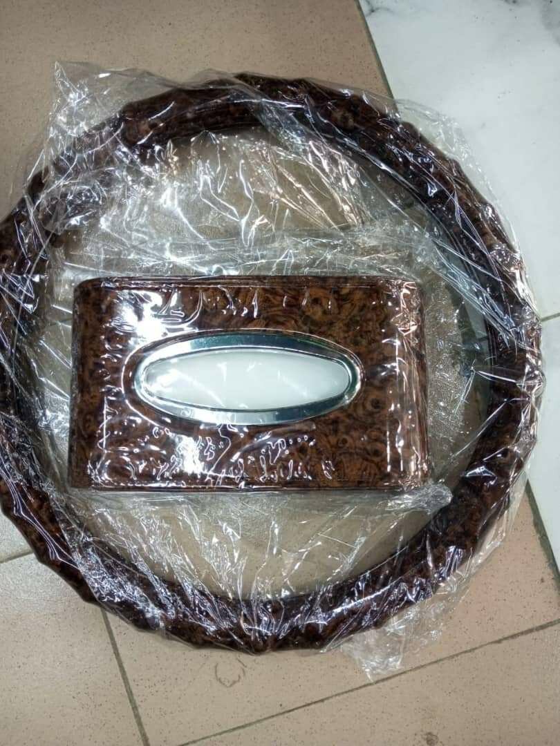 Protège volant + boite a mouchoirs en cuir haut de gamme