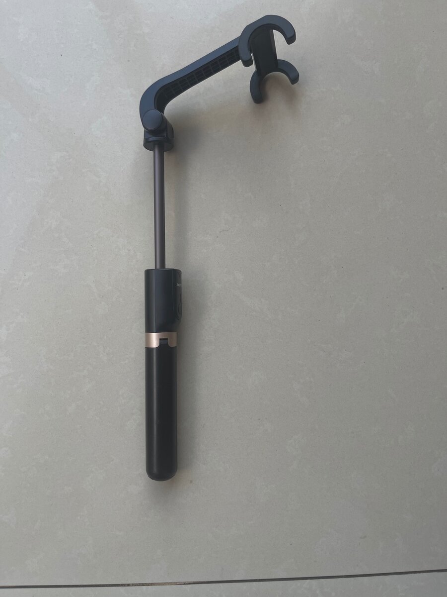 Bluetooth selfie stick