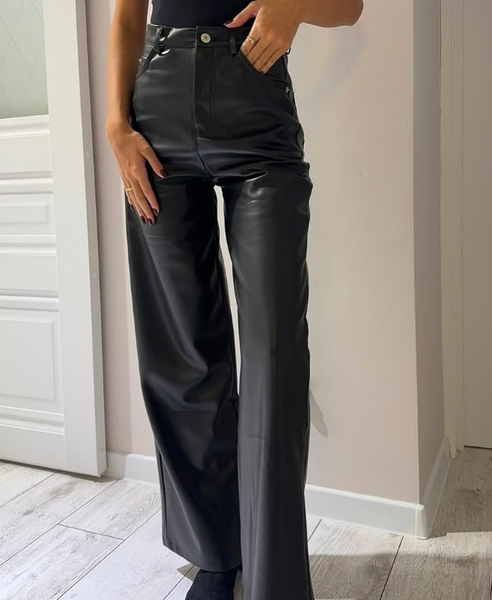 Кожаные брюки в комплекте есть еще ремень😍
