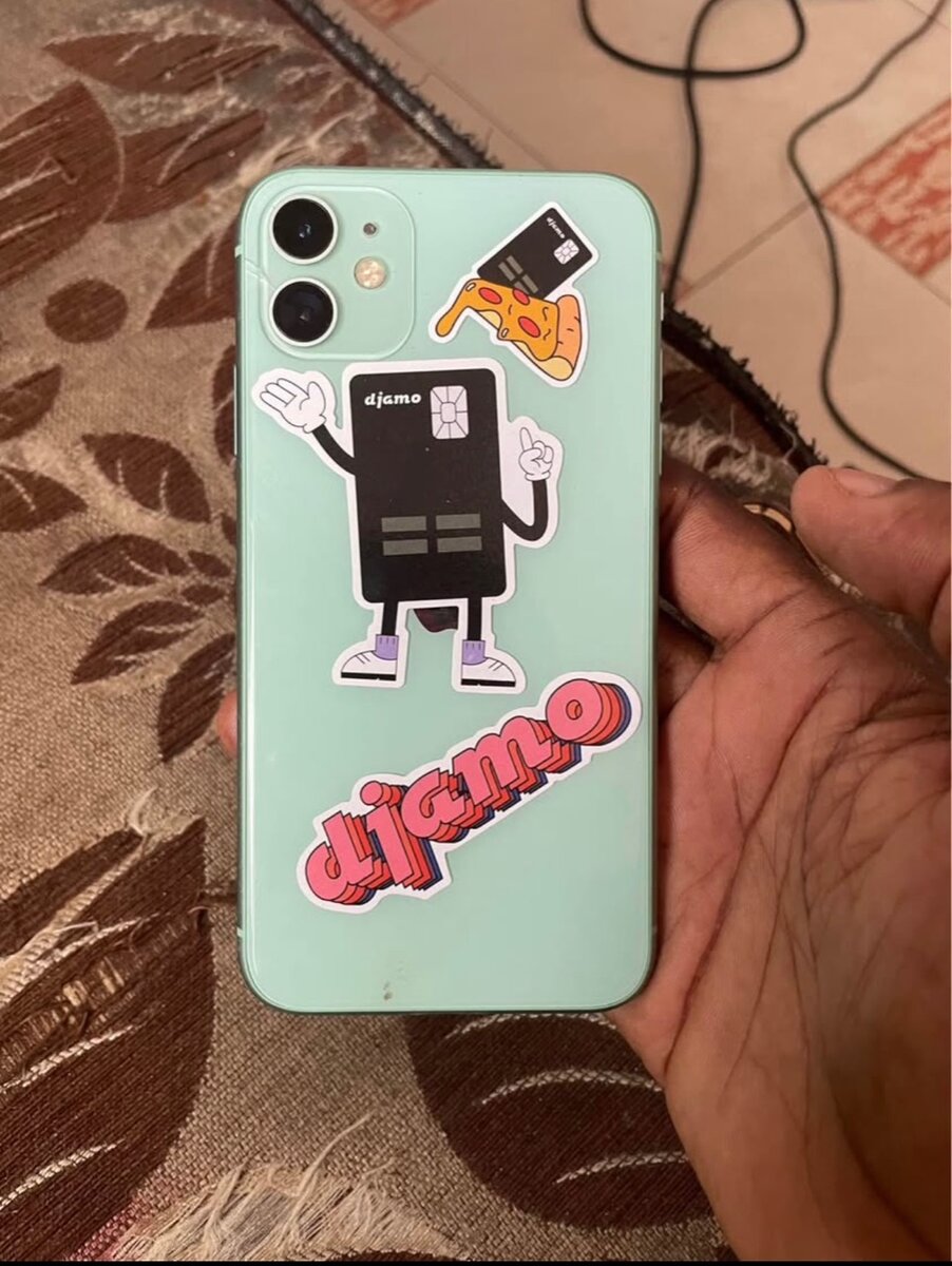 iPhone 12 Vert Avec Autocollants