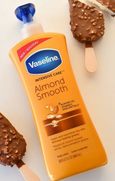 Vaseline Almond Smooth  600ml