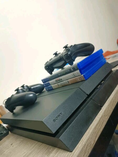 Console Sony PS4 avec Manettes