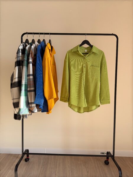 Рубашка однотонная хорошего качества размеры S , M, L