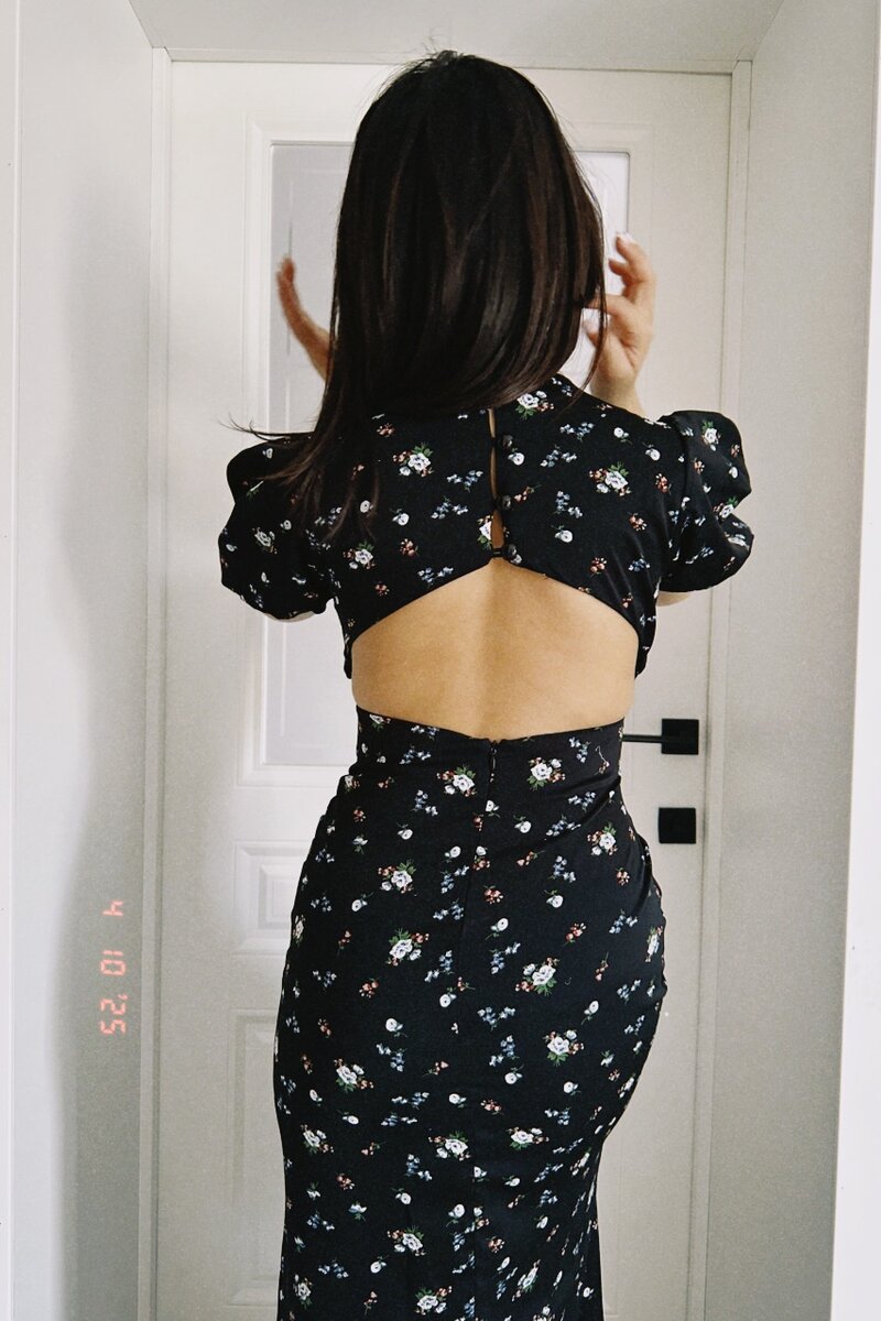 Платье с открытой спинкой