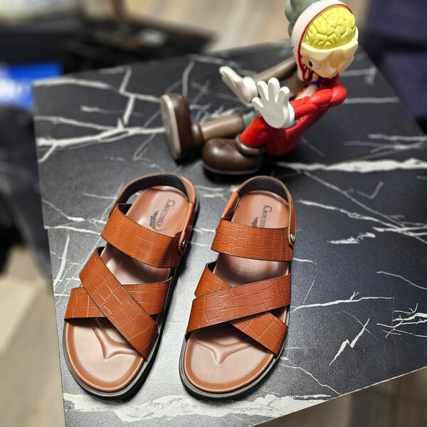 Sandales en cuir croisées homme