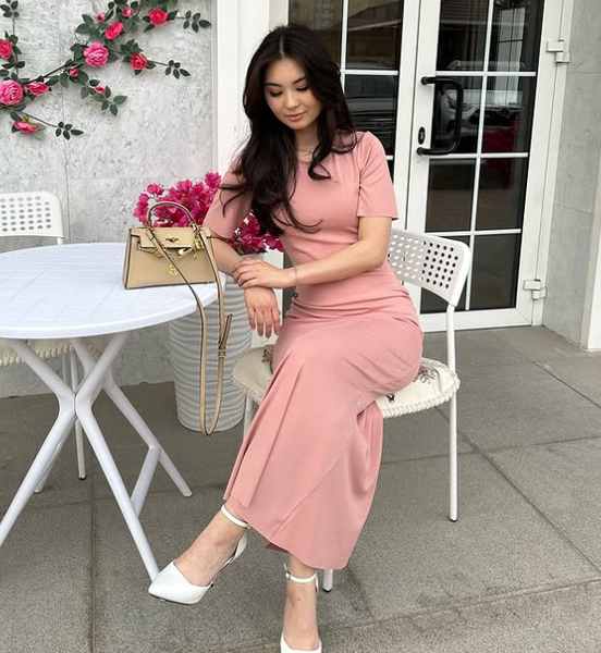 Платье розовое