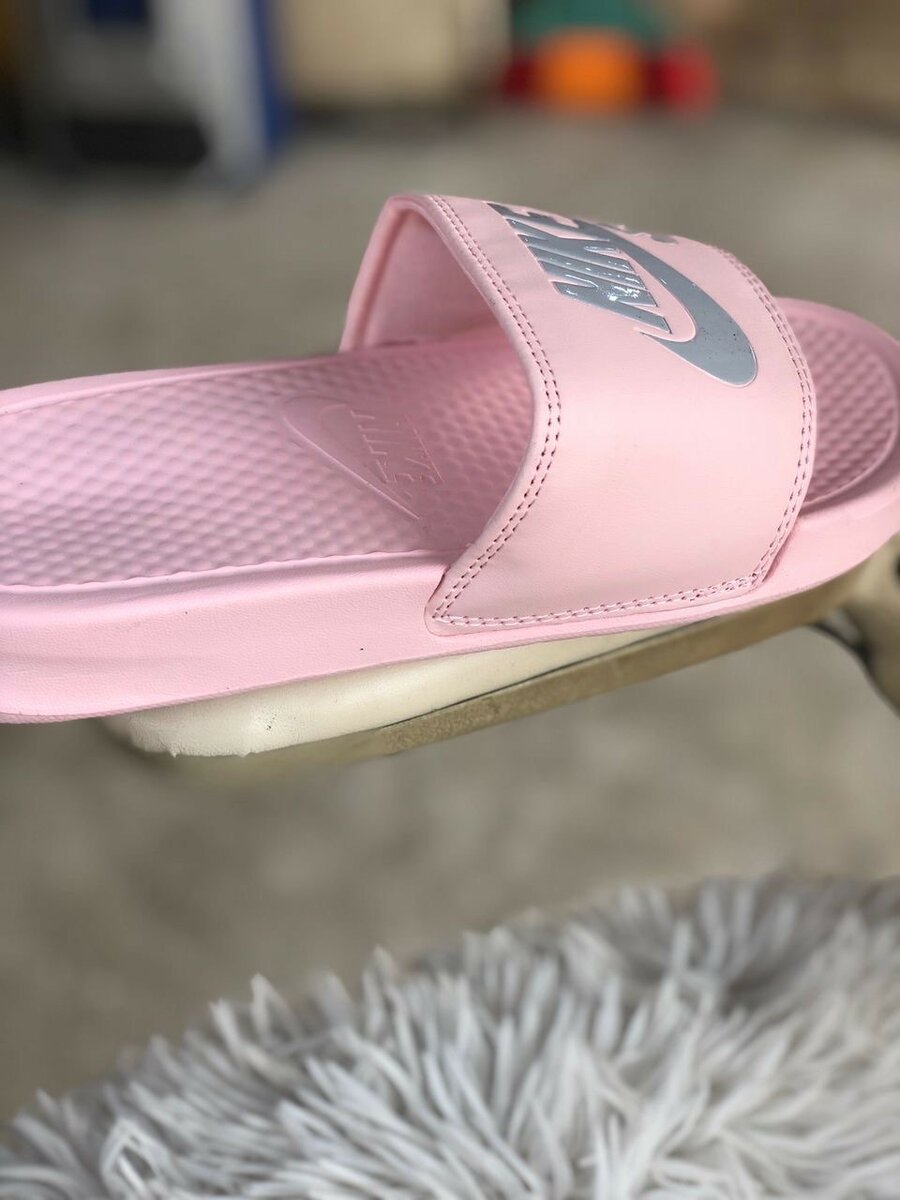 Nike slides pink