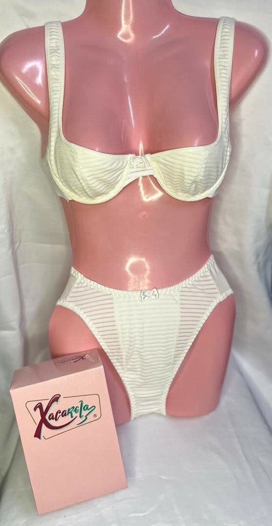 Ensemble lingerie rayé élégant