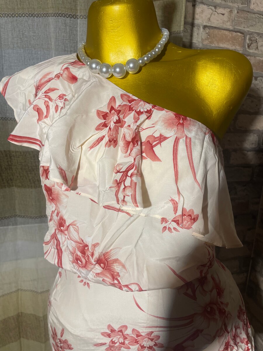 Robe asymétrique à volants